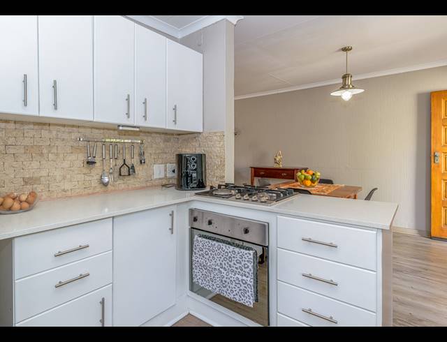 3 BEDROOM TOWNHOUSE FOR SALE IN SONNEGLANS